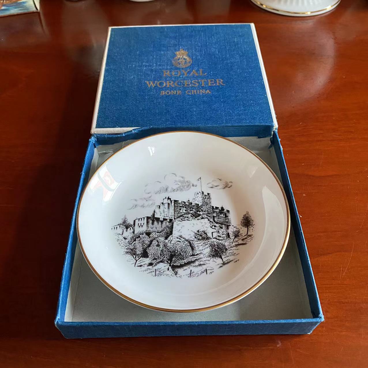 Royal Worcester 皇家伍斯特 英国博塔尔城堡原盒纪念收藏盘 瓷碟