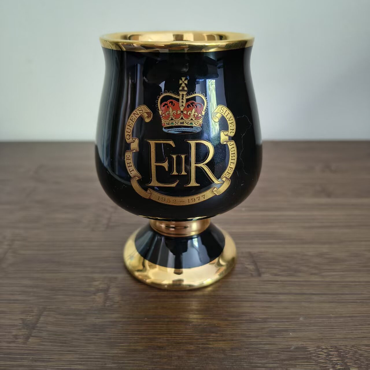 Prinknash Pottery 1977年产英国女王银禧纪念限量收藏鎏金装饰杯