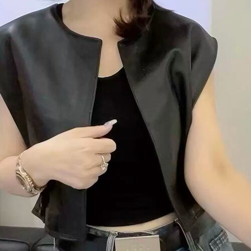 黑色短款修身显瘦女皮衣马甲