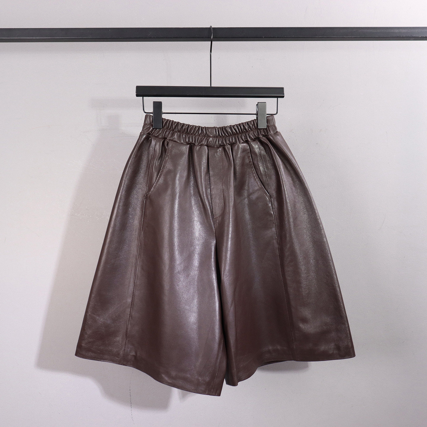 春季新款百搭真皮皮裤女款五分裤高腰直筒型松紧腰宽松显瘦阔腿裤,女装/女士精品,皮裤,淘宝优惠券,粉丝福利购,淘宝优惠卷