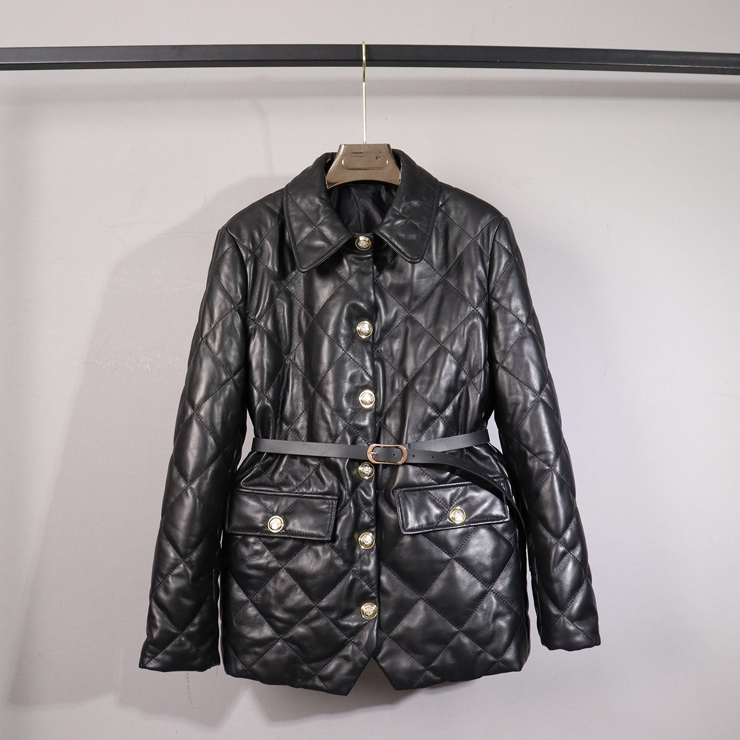 时尚新款真皮菱形绗线皮衣女中长款翻领收腰显瘦小香风羽绒服外套