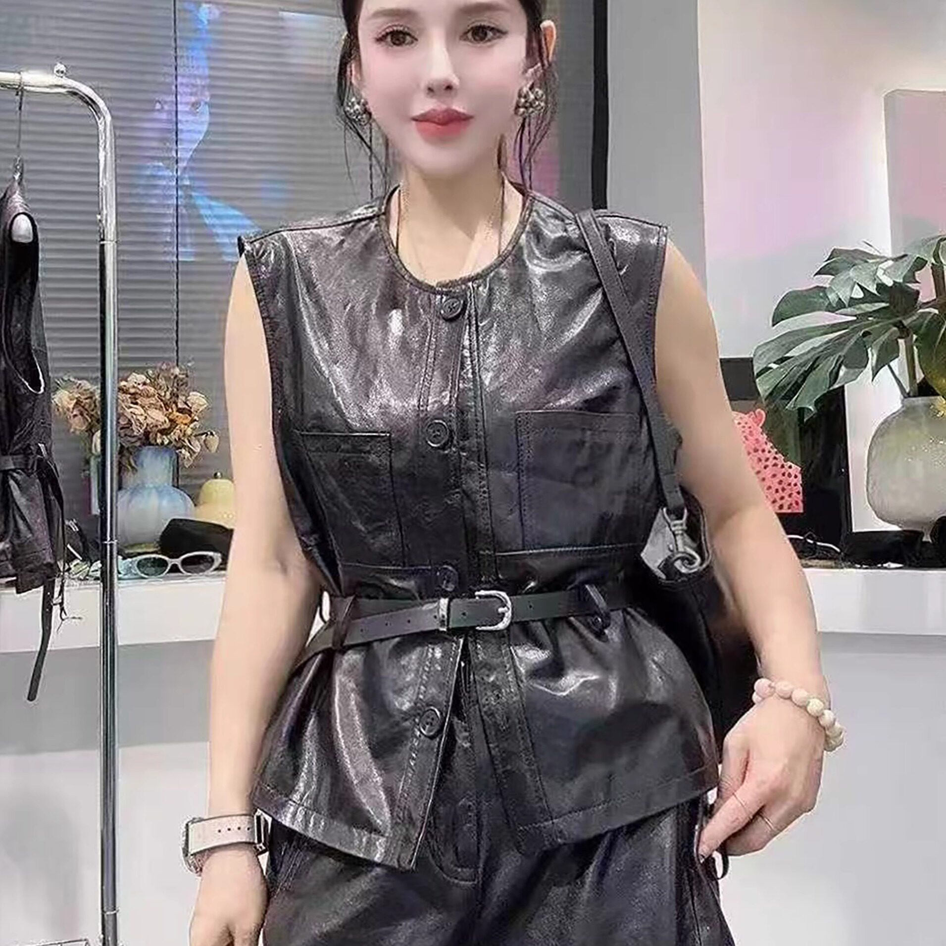 时尚真皮新款马甲女式绵羊皮无袖腰带收腰显瘦短款坎肩气质皮马甲