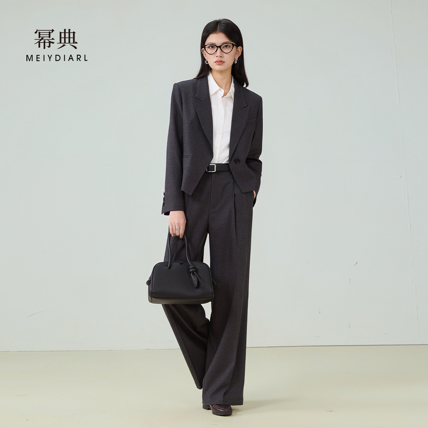 幂典短款不规则通勤西装套装女图片