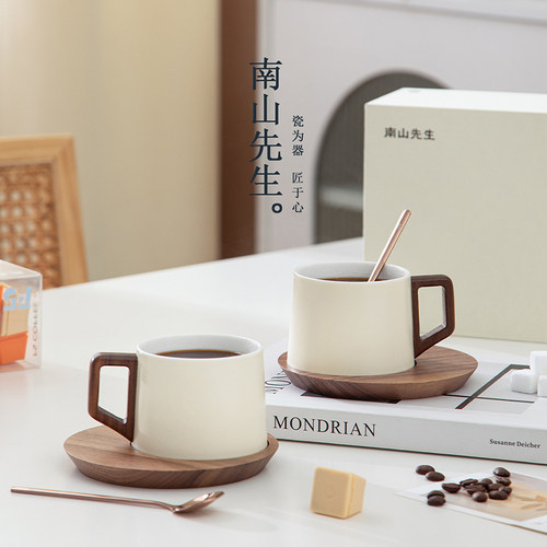 南山先生半半见咖啡杯对杯