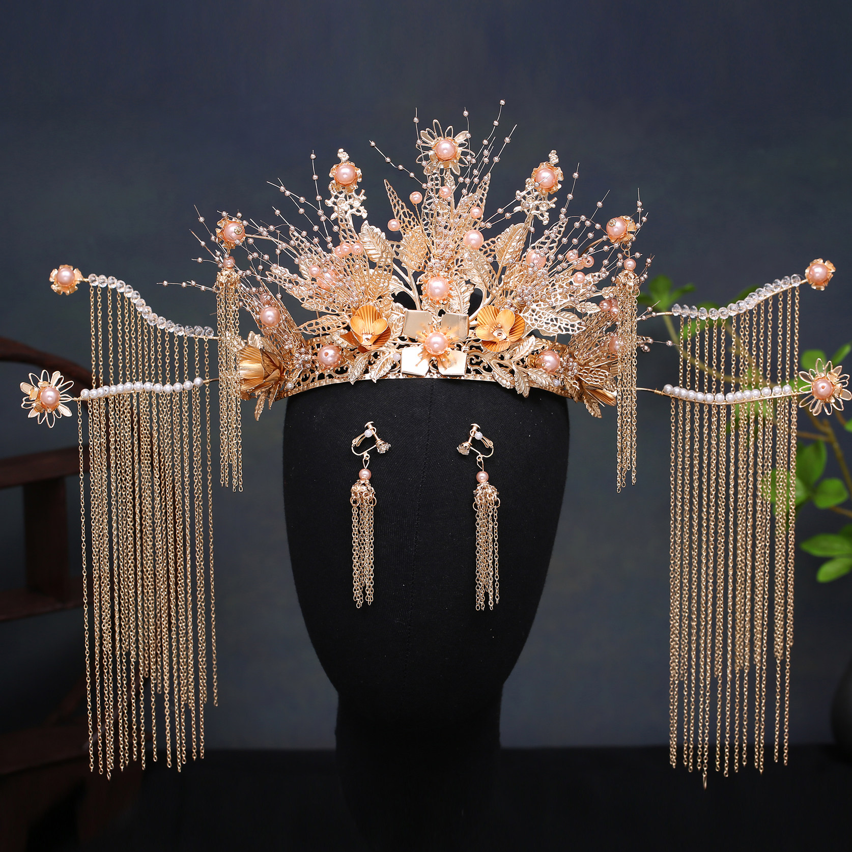 中式新娘秀禾头饰古装金色凤冠步摇流苏结婚发饰大气龙凤褂配饰品