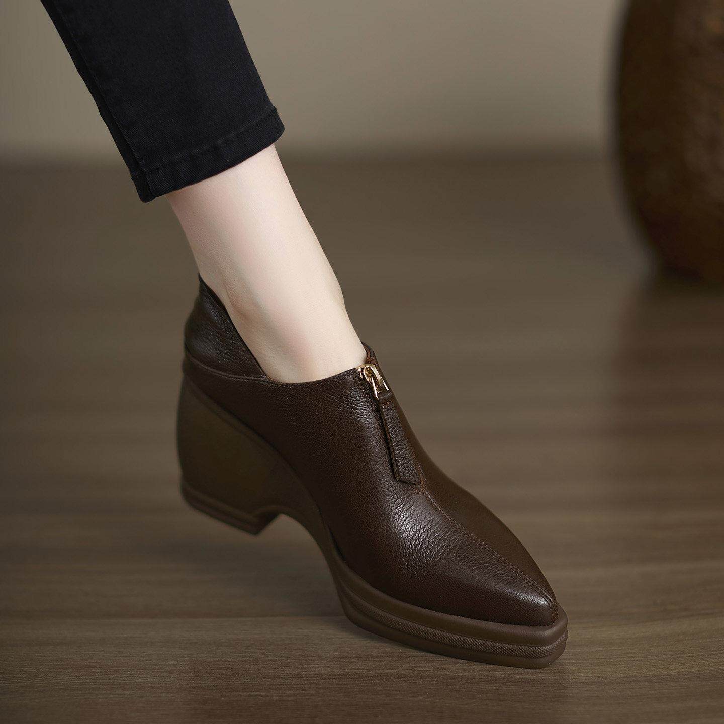 修悦女鞋~9.5cm小众设计不累脚厚底坡跟鞋前拉链羊皮高跟深口单鞋