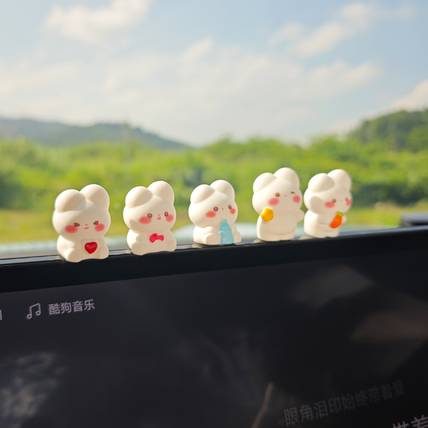 可爱小白兔车载中控台摆件图片