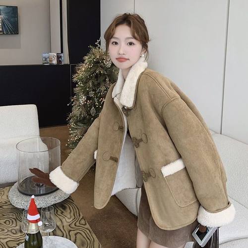 超好看牛角扣皮毛一体短款羊羔毛厚外套女冬新款麂皮绒棉服