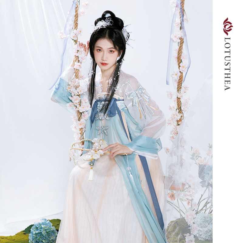 清风春露唐制汉服汉尚华莲
