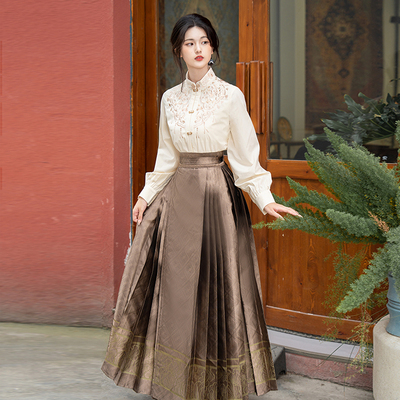 汉尚华莲花事一隅织金马面裙