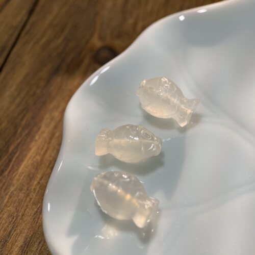 天然白玛瑙小鱼14*9mm跑环玉髓项链吊坠手工diy饰品配件S871