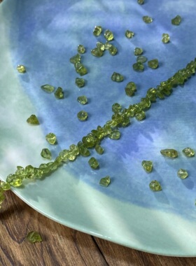 天然橄榄石5mm有孔碎石手工diy串珠手链项链饰品配件材料S657