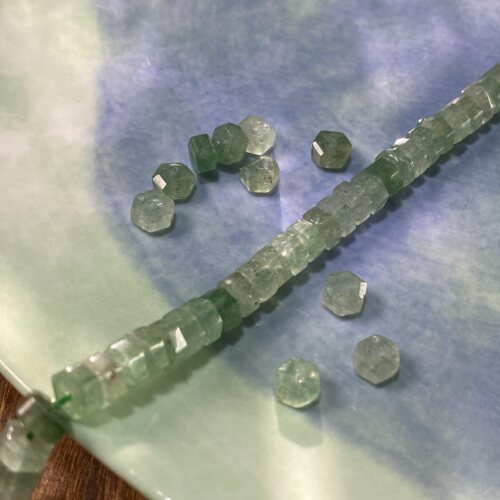 天然绿草莓3*6mm切面药片珠散珠手工diy串珠手链项链饰品配件S610