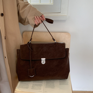 学院风大容量复古麂皮绒托特包包女2025新款潮时尚胆碱能斜挎包包