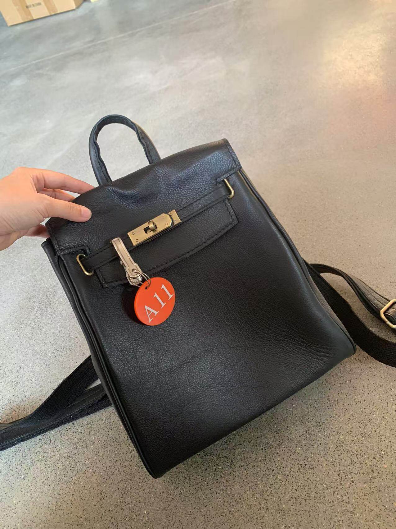 双肩包/A11（尺寸：27X25X15cm仅供参考）