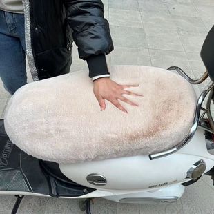 电动车毛绒座套冬季加厚加大保暖电瓶车座垫车座通用通气保护套