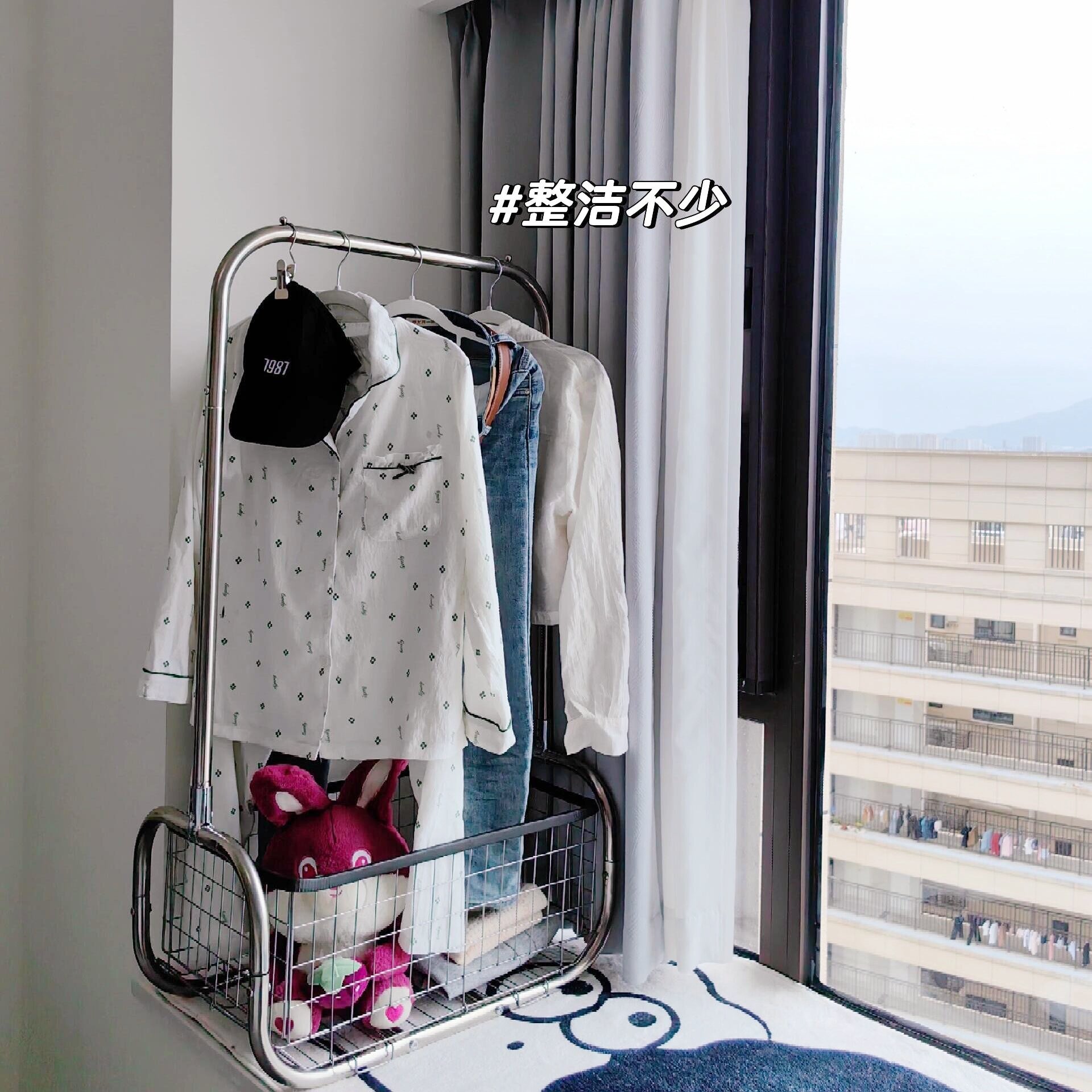 卧室飘窗挂衣架衣帽架