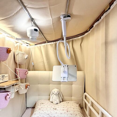 宿舍床上悬挂iPad手机支架追剧