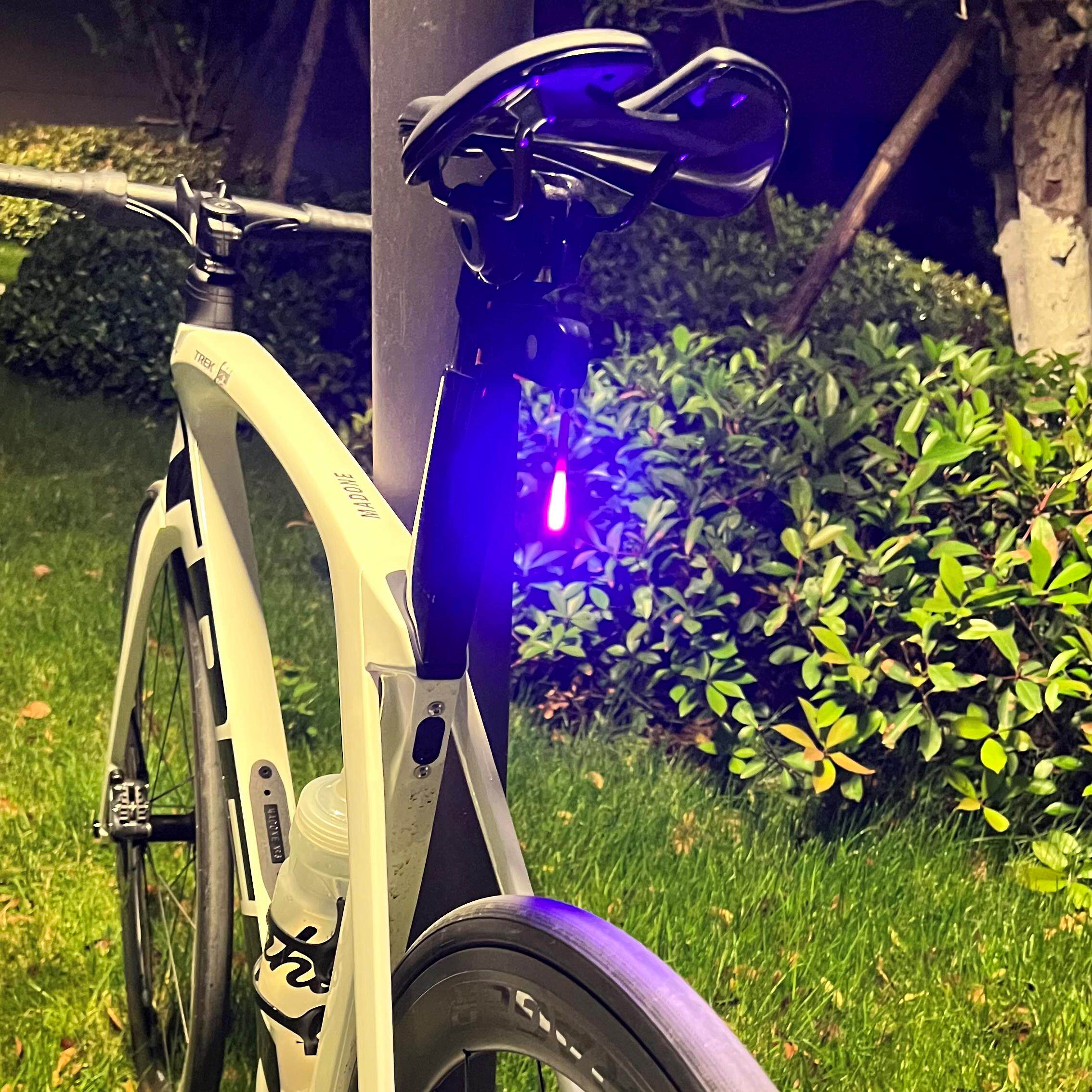 自行车夜间骑行尾灯山地车警示爆闪装饰信号灯公路车流水条闪光灯