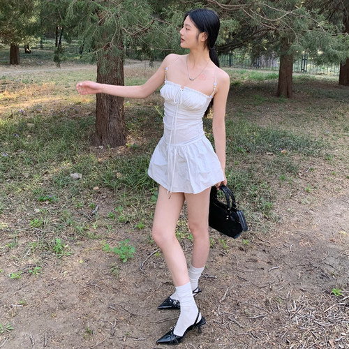 E7Q8 新款白色串珠连衣裙女显瘦抽褶纯欲辣妹百褶短裙时尚百搭款