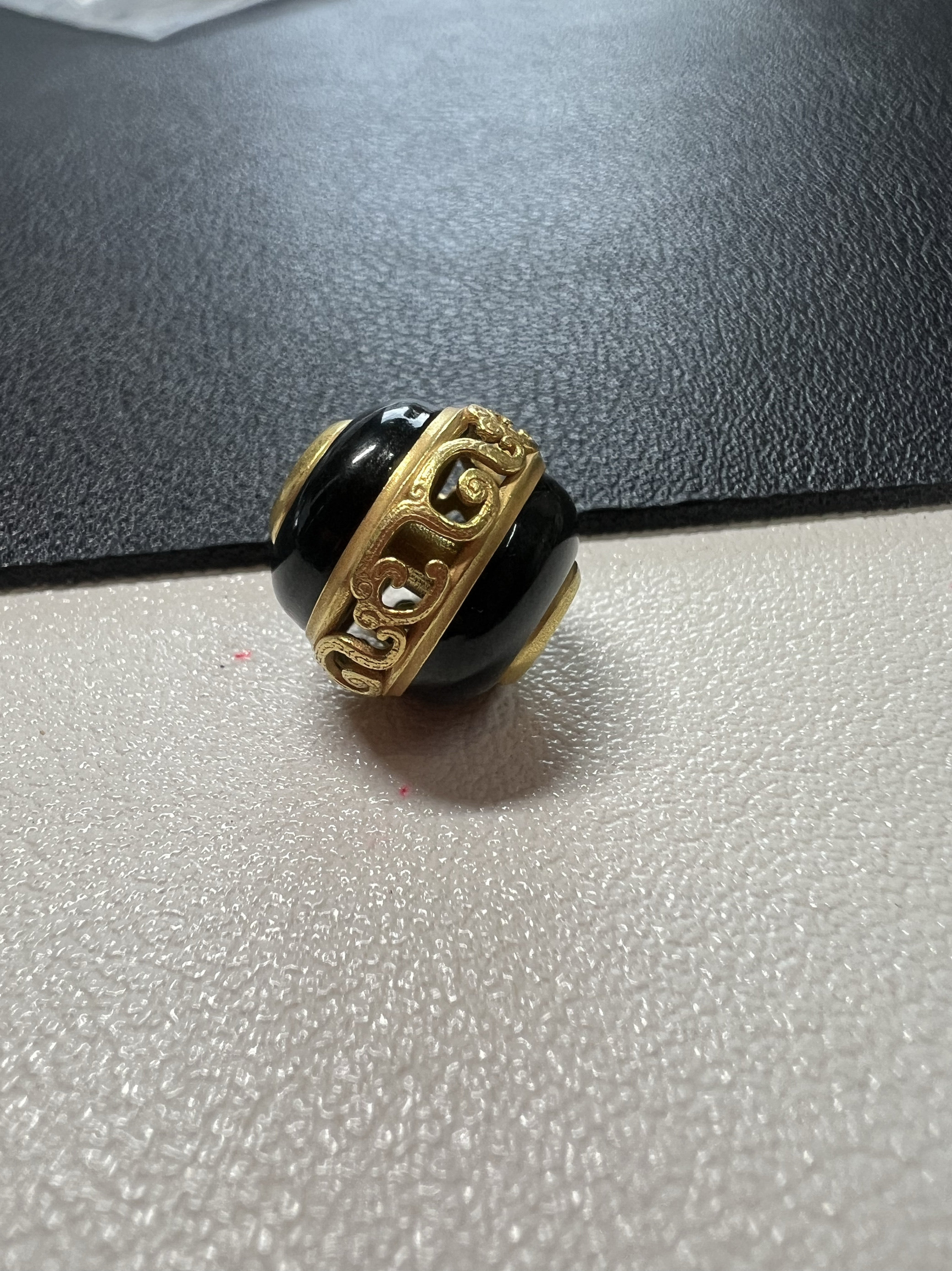天然翡翠 墨翠款夔纹珠 20K金镶嵌