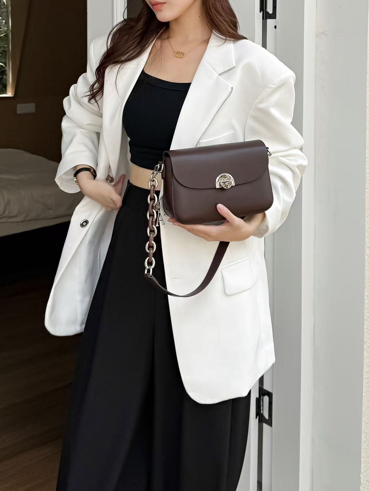 2025新款时尚真皮马鞍包轻奢小众设计单肩斜挎包高级感通勤腋下包