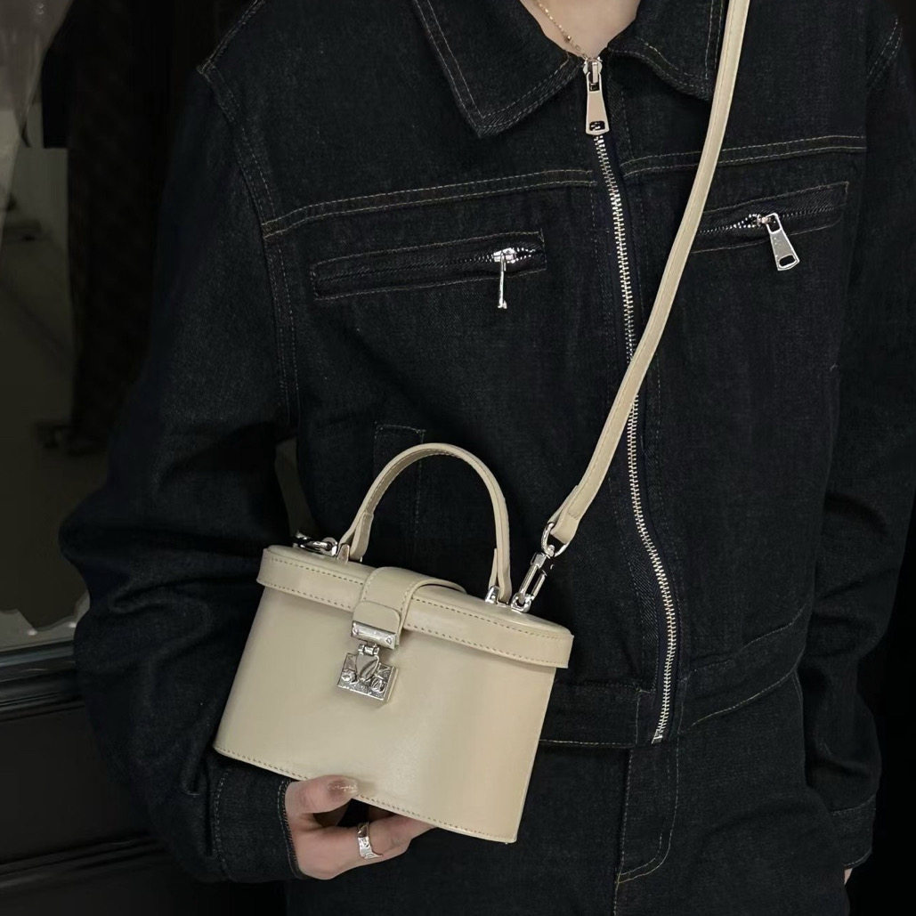 2026新款时尚真皮手提盒子包轻奢小众设计单肩斜挎包高级感牛皮包