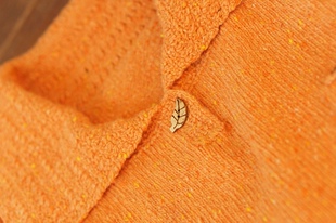 橘色花点羊毛衫