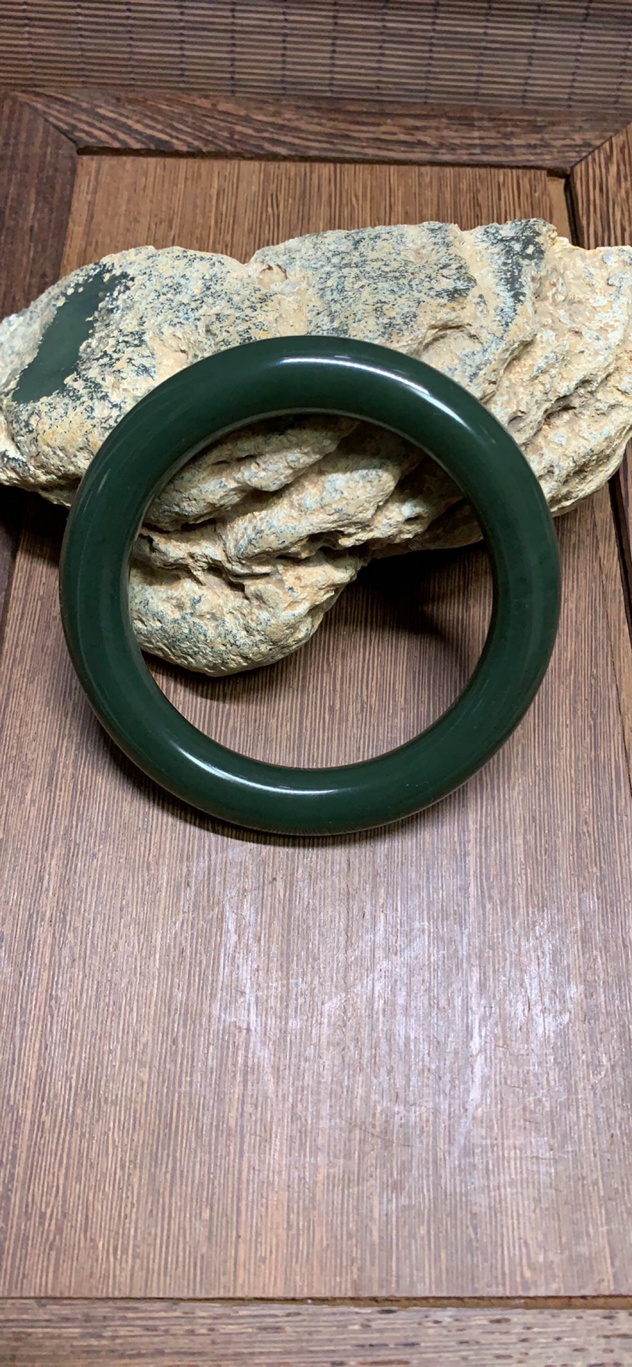东北析木玉圆条58口径手鐲高端贵气深绿色手鐲玉器工厂直供