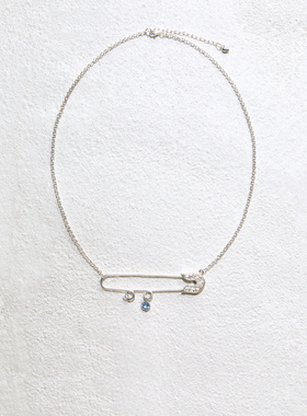 Apt 2025AW 雕刻纹别针项链