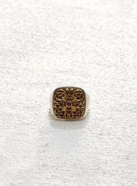 Apt 26SS 金质浮雕方形印章戒