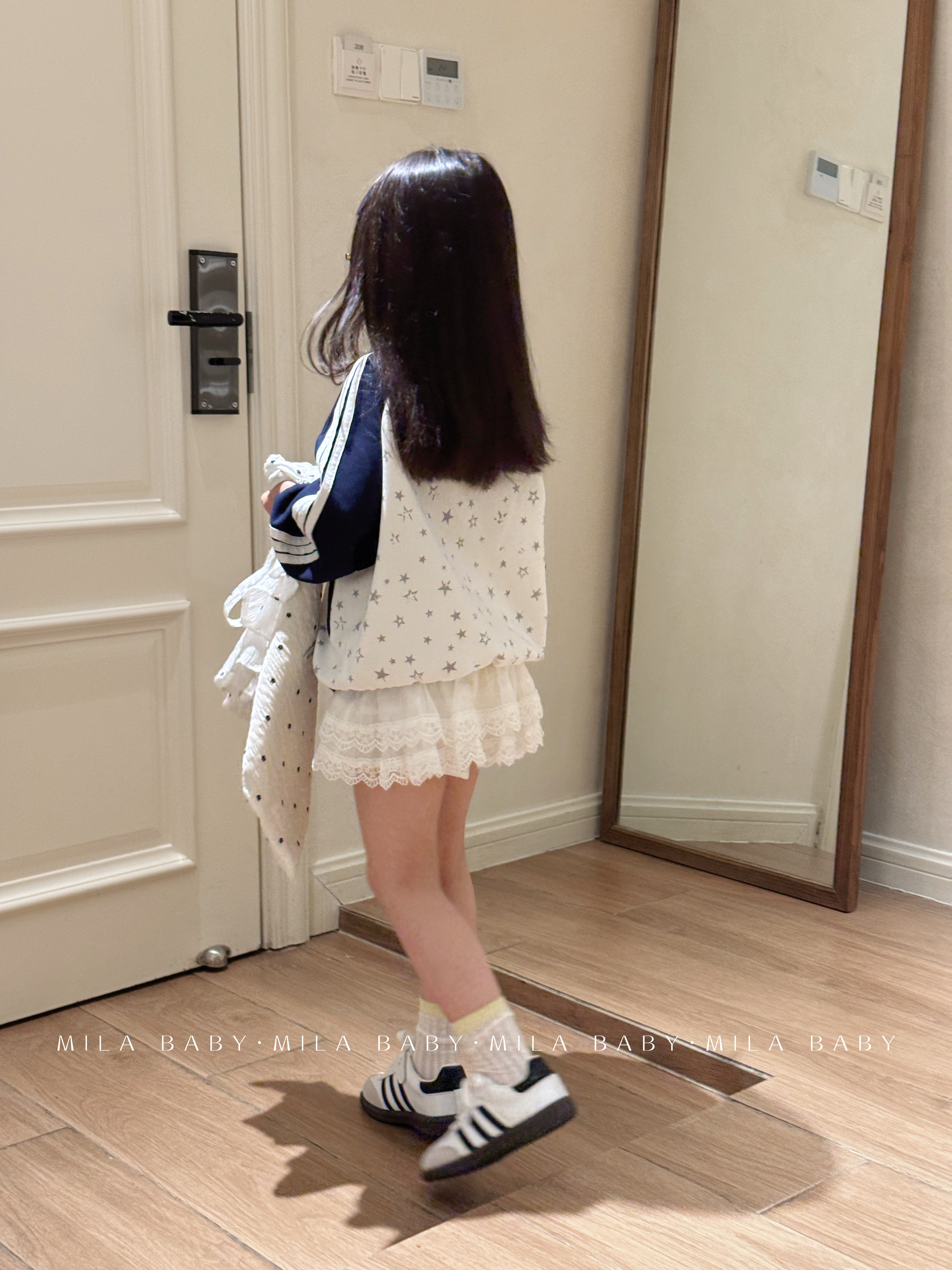女童学院风棒球服蛋糕裙套装图片