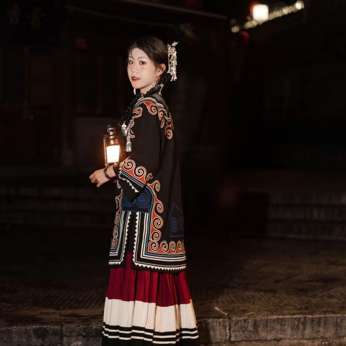 2026彝族风红色印花女写真套装