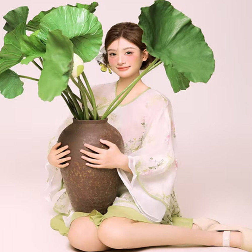 2025年影楼新款新中式禅意主题复古风格高级印花款式写真摄影服装