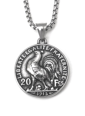 不锈钢复古圆牌立体动物公鸡雄鸡吊坠钛钢男女街头时尚长款项链