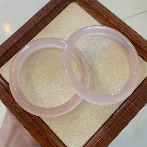冰种粉玉镯女款扁条无酸洗