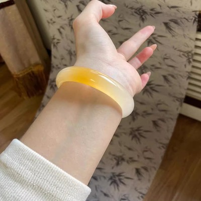 一口糖半黄翡玛瑙玉髓手镯