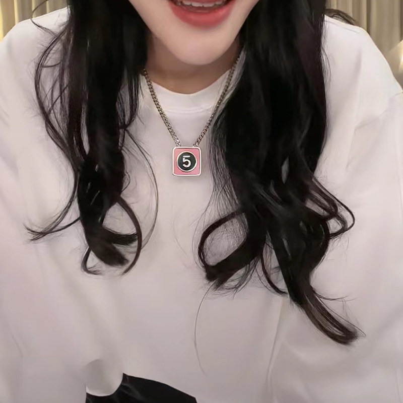 粉色数字5方块项链 韩国朴夫人同款潮流高品质时尚白色方形锁骨链