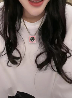 粉色数字5方块项链 韩国朴夫人同款潮流高品质时尚白色方形锁骨链