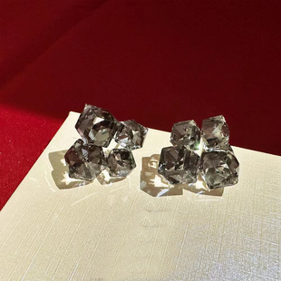 灰色极光立体方糖耳钉 韩国朴夫人同款奢华水晶镭射高颜值耳饰