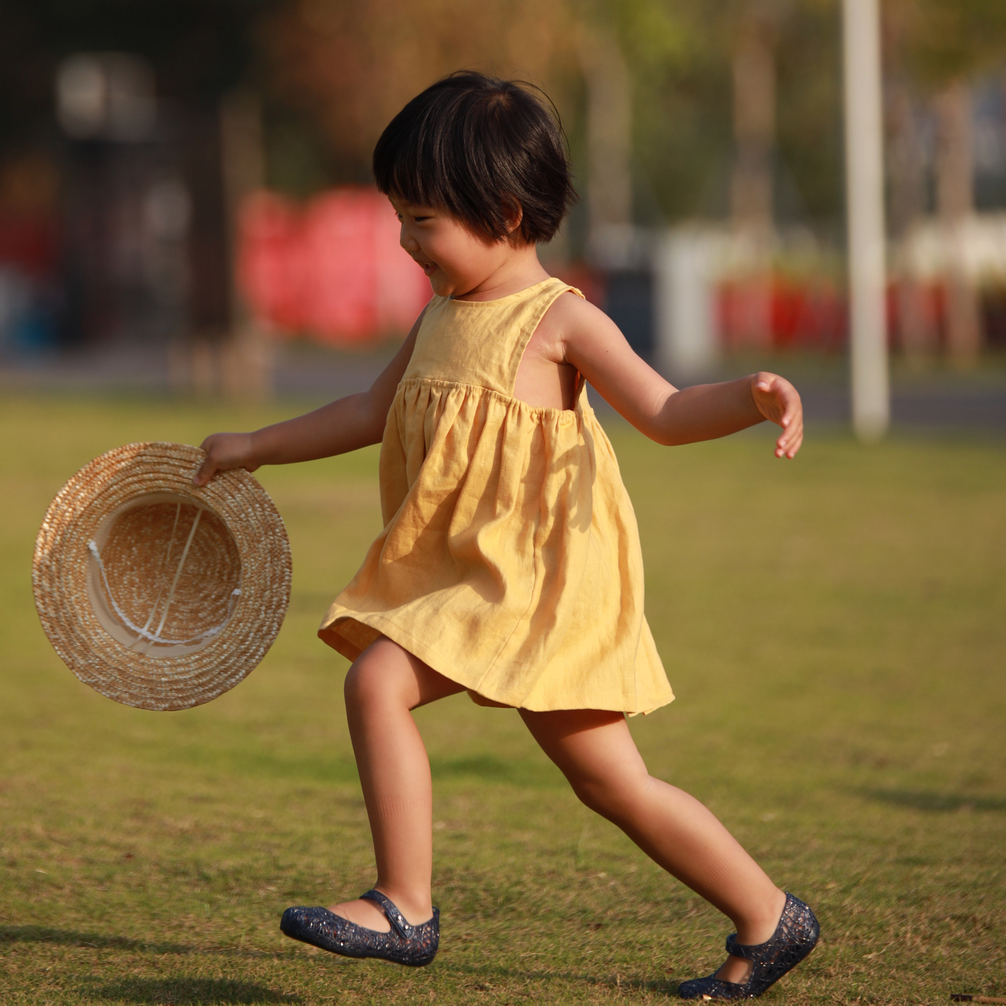 拉波米女童无袖后开扣连衣裙