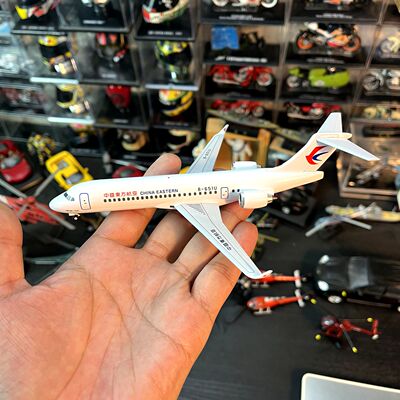 1：200比例合金飞机东航客机C909带起落架底座成品模型礼品收藏品