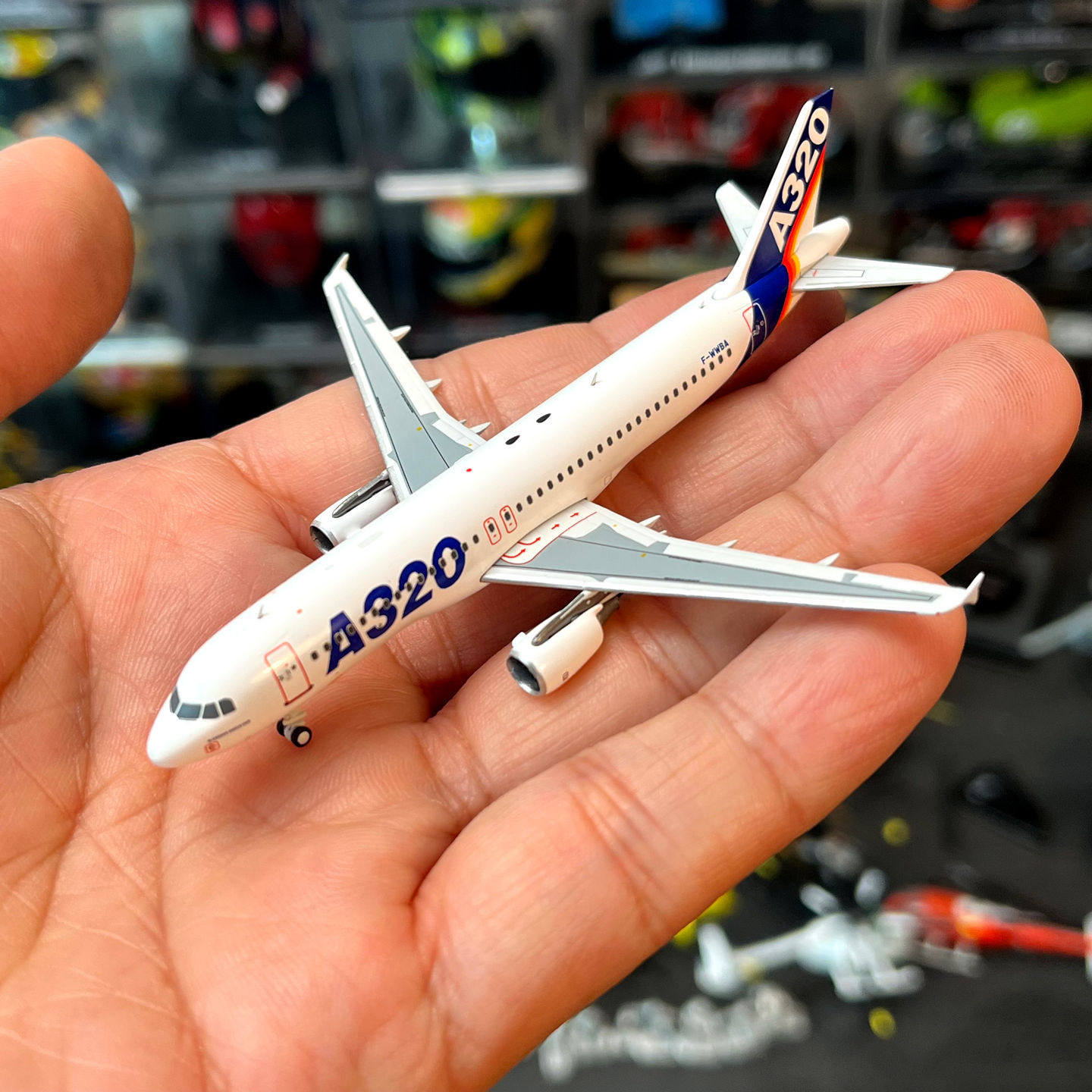 1：400比例合金飞机空客A320航空客机航空工业有天线版礼品级藏品