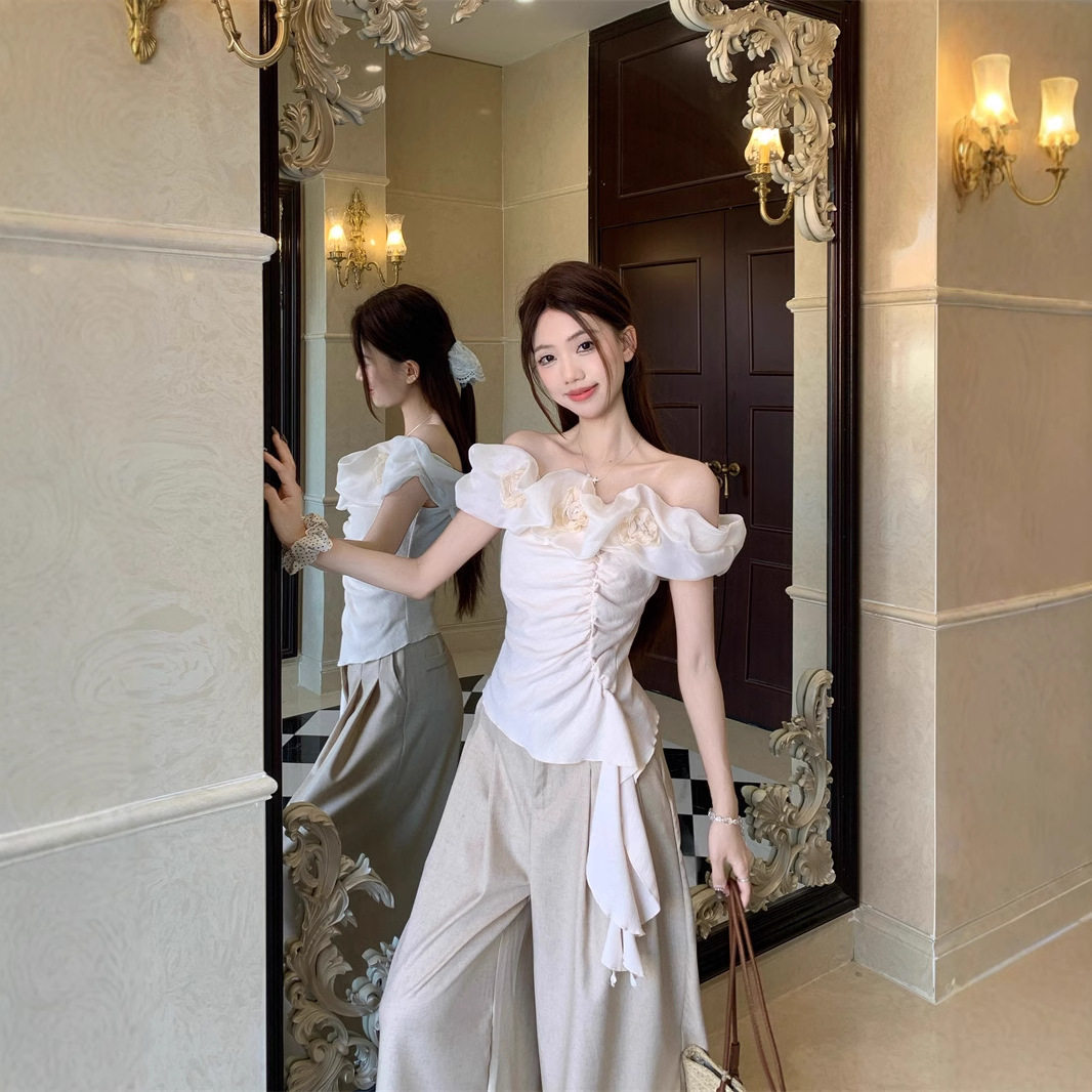 立体花朵一字肩衬衫女夏季设计感小众法式气质修身短款娃娃衫上衣