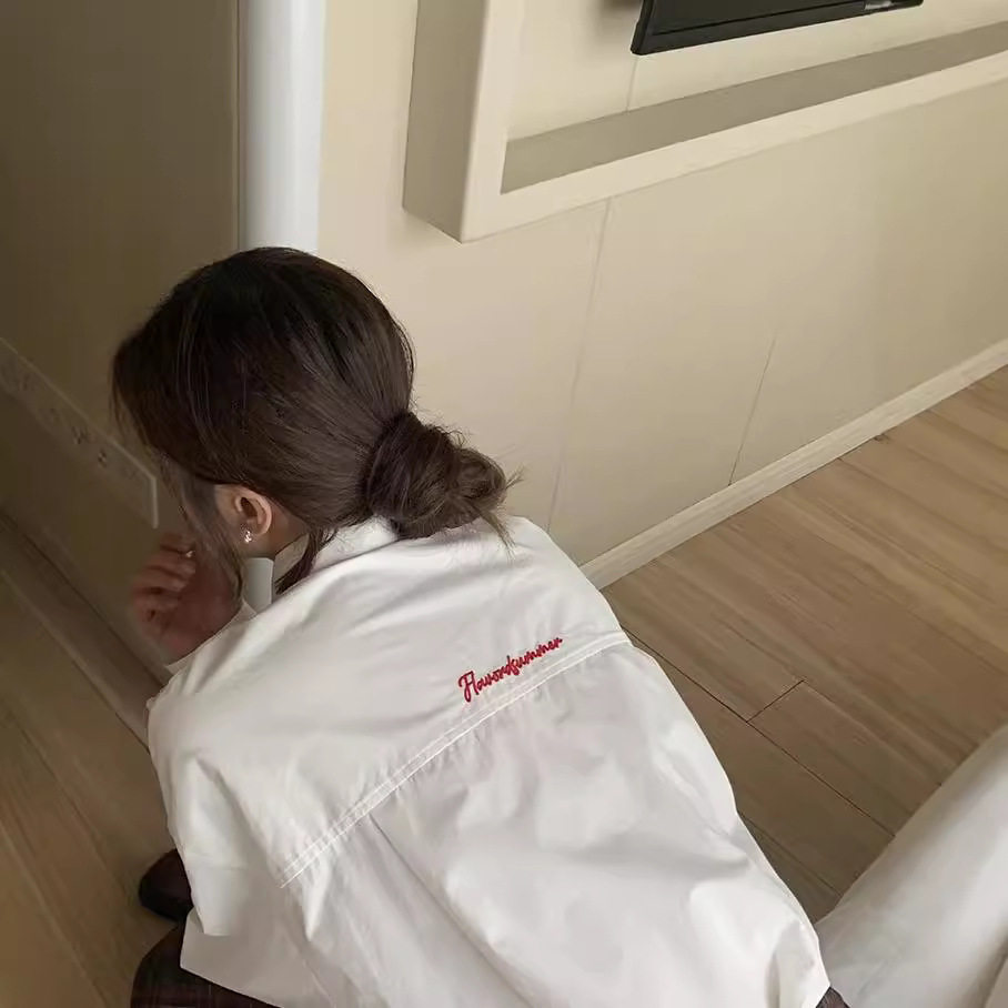 反季直降青春派对字母刺绣女衬衫