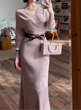 TAKE OFF-心动情书--冬季新款韩系性感辣妹名媛气质V领针织连衣裙