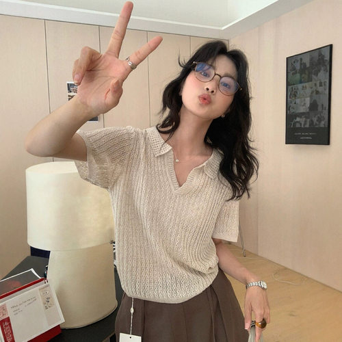 燕麦色气质镂空polo领短袖针织衫女夏季老钱风高级感正肩t恤上衣