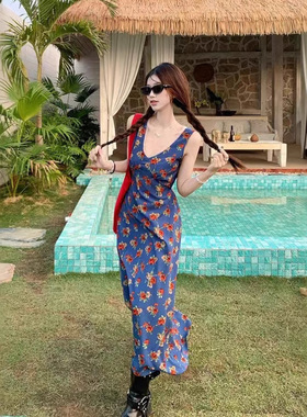 蓝色玫瑰碎花连衣裙女夏法式复古V领无袖海边度假收腰显瘦背心裙