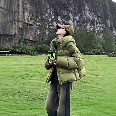 泡芙龟背绿色短款羽绒服女2025冬季新款莱姆绿棉袄连帽面包服