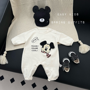 新生儿春天衣服男女宝宝可爱米奇显白连体衣春秋婴幼儿外出爬服潮